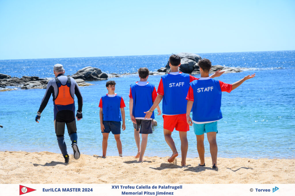 10. Organize a Green Team<br>The green team will be made up of different members, ensuring compliance with the "clean regatta" campaign by collecting informtion and submitting it online for the final report. Beach and sea staff had bags to separate organic/plastic litter on the beach and in the water.