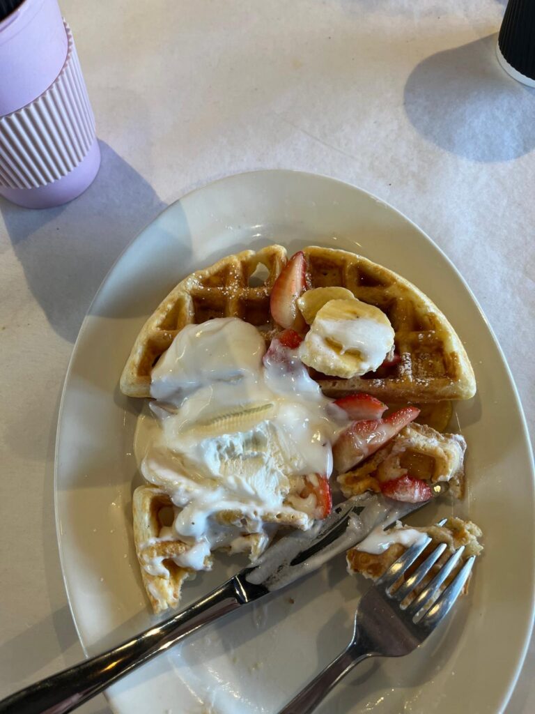 17. Offer Vegetarian or Vegan Alternatives<br>Vegetarian options were available to sailors for all meals provided by the club, such as the wonderful waffles!