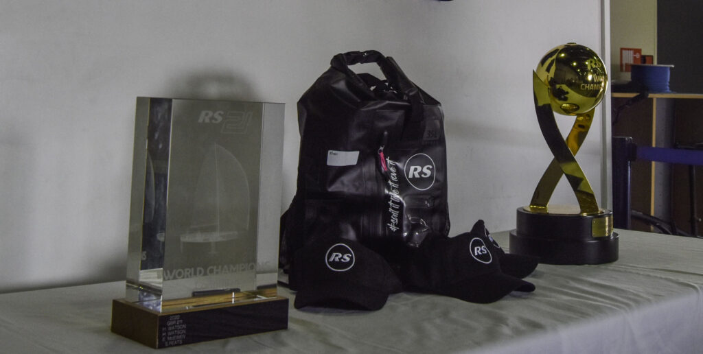 5. Award Practical Items or Use a Perpetual or Upcycled Trophy<br>The trophies for the overall winners of the RS21 World Championship are passed on to new winners each edition. In addition to the trophies, practical and reusable items such as caps and class-branded waterproof bags were awarded to the winning crews.