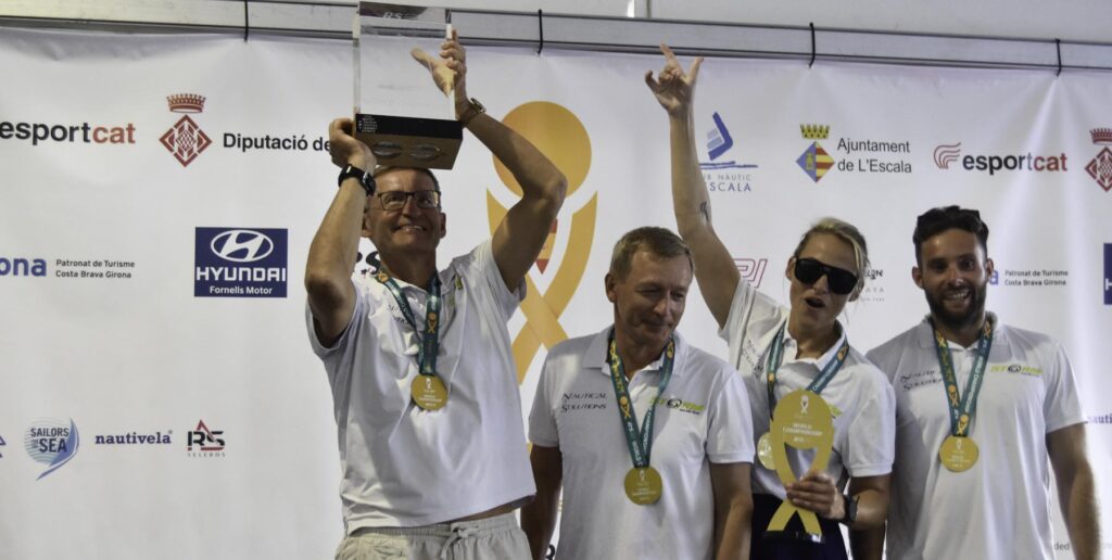 5. Award Practical Items or Use a Perpetual or Upcycled Trophy<br>The trophies for the overall winners of the RS21 World Championship are passed on to new winners each edition. In addition to the trophies, practical and reusable items such as caps and class-branded waterproof bags were awarded to the winning crews.