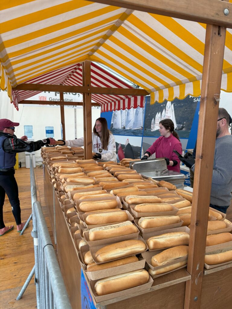3. Serve Food with Plastic-Free Dinnerware<br>All teams are offered hot food  every day after the day’s races and a served with plastic-free dinnerware. The dinnerware provider also meets care for the environment requirements.
