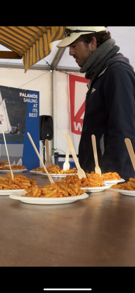 3. Serve Food with Plastic-Free Dinnerware<br>All teams are offered hot food  every day after the day’s races and a served with plastic-free dinnerware. The dinnerware provider also meets care for the environment requirements.
