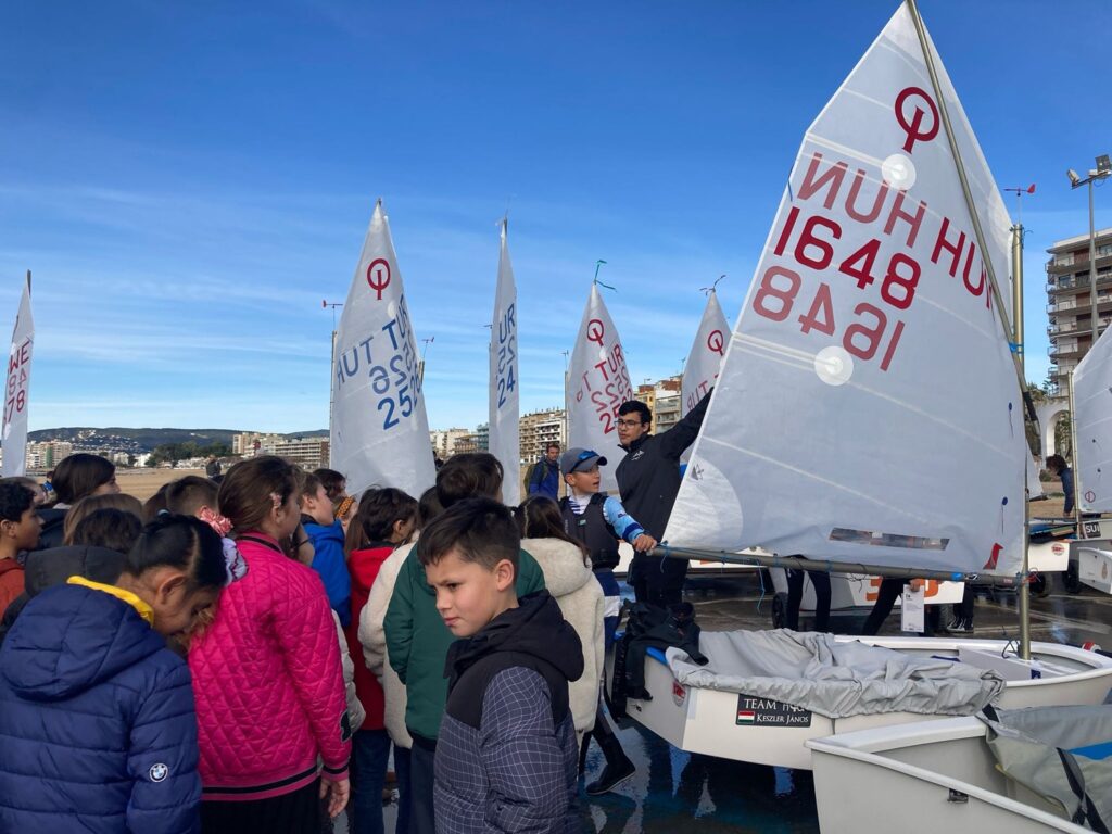 7. Involve Local Organizations<br>The Club’s #SeaClean campaign which started in 2016 has been a great way to involve the local schools as well as the Summer Sailing School participants.

School visits to bring sustainability and care for the oceans closer to all the young generations

The Club continues its involvment with EcoNautic, a tool created to promote the CULTURE OF THE SEA among all those practising nautical activities. It aims at making people aware of the importance of the seas and oceans and  contribute to Global Goal  14 Conserve and sustainably use the oceans, seas and marine resources for sustainable development.
Our Club is one of the members of the group that promoted this sustainable initiative.