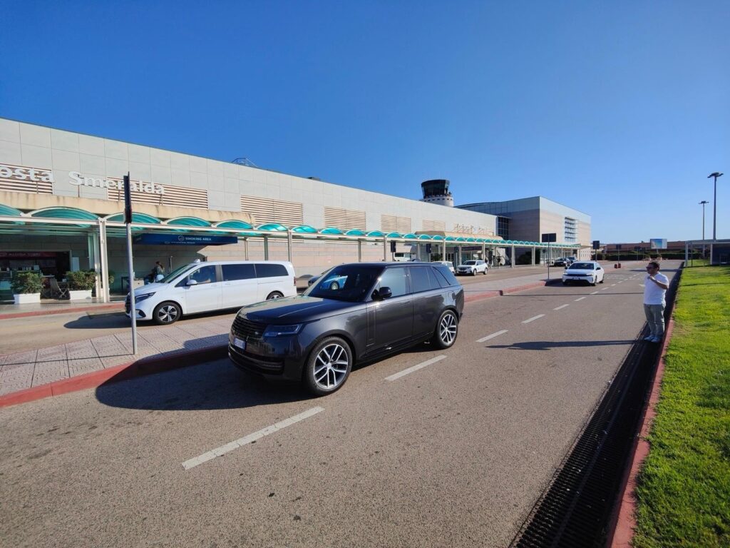 18. Promote Alternative Transportation<br>Range Rover is the automotive partner of the YCCS and provides a courtesy car service to sailors and staff arriving in Porto Cervo for the event