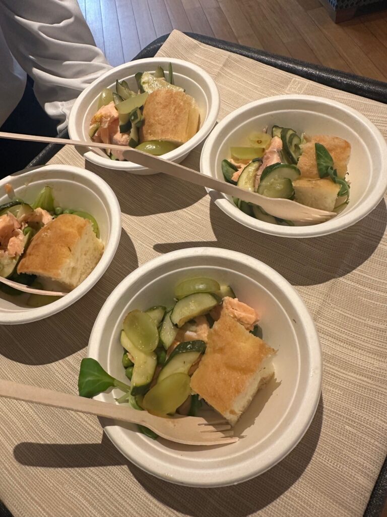 3. Serve Food with Plastic-Free Dinnerware<br>We serve food in biodegradable materials or plates and dishes that are washed with specific non-polluting detergents.