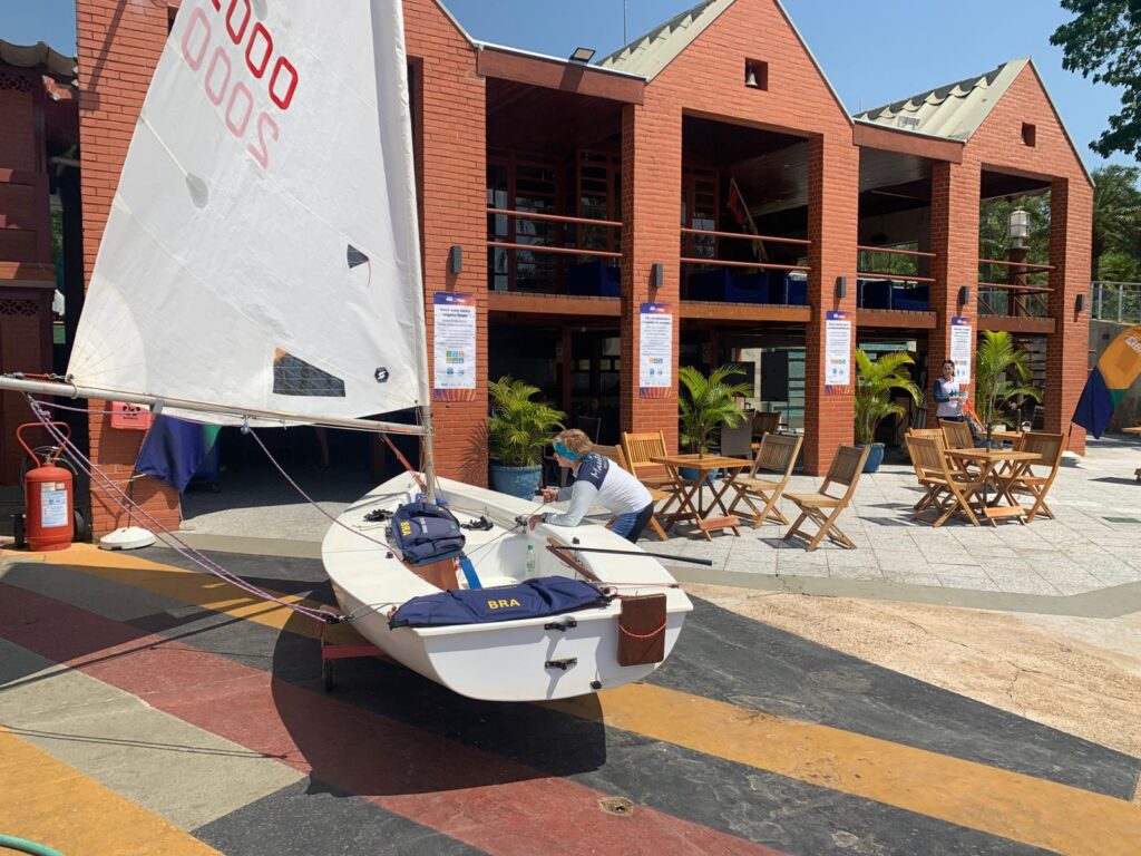 20. Inspire Future Action<br>- Action 16 - A professor and a researcher from the University of Brasília collected and analyzed water samples from Lake Paranoá during the regattas and spoke with participants about life in the water.
- Action 19 - This event offset the carbon emissions of the first edition, held in 2024; we launched a carbon emissions calculator for travel at nautical events for testing.
- Action 20 - The sailors