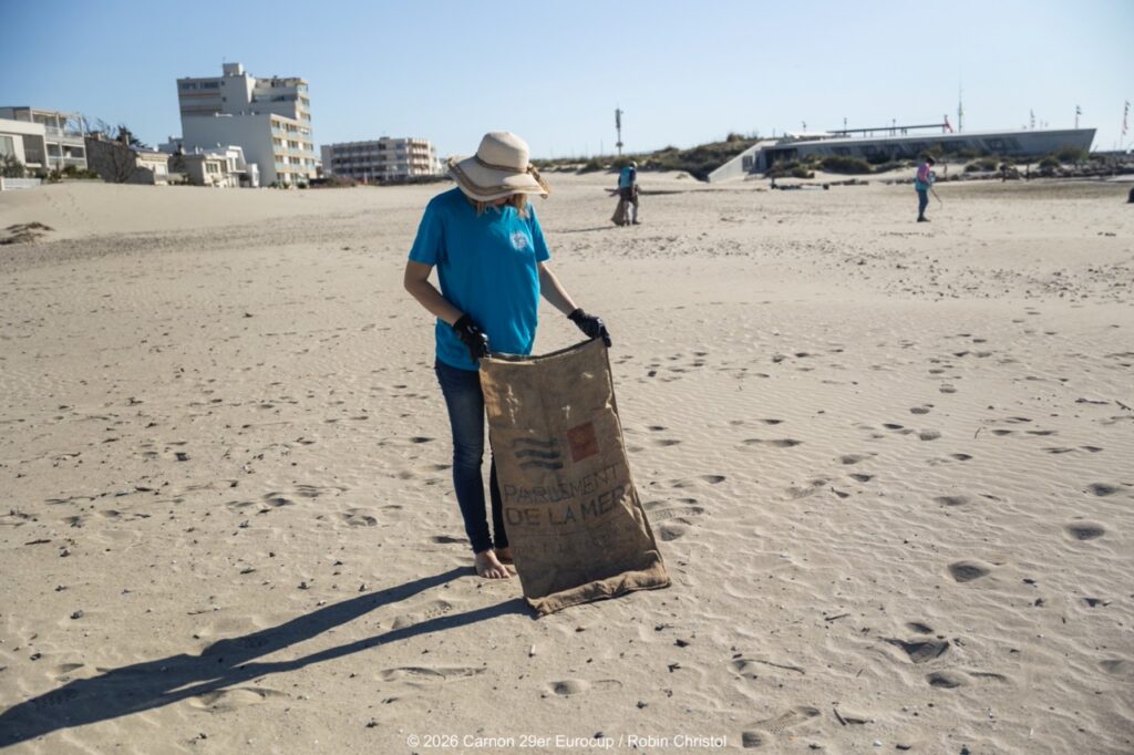 14. Host a Beach or Marina Cleanup<br>14 - We organized a beach clean-up with Ocean Protection France, involving volunteers and members of the public outside the regatta.
We also organized a dedicated clean-up action with the young sailors during a no-wind break. This was a great success and created a strong collective moment.
Initially, we had planned to let sailors join the Green Brigade at any time during the weekend, take part in a beach clean-up, and enter a photo contest. However, this format proved difficult to combine with the rhythm and timing of the races.
We are now looking for new and innovative ideas for next year to further involve young sailors in environmental action during the event.
