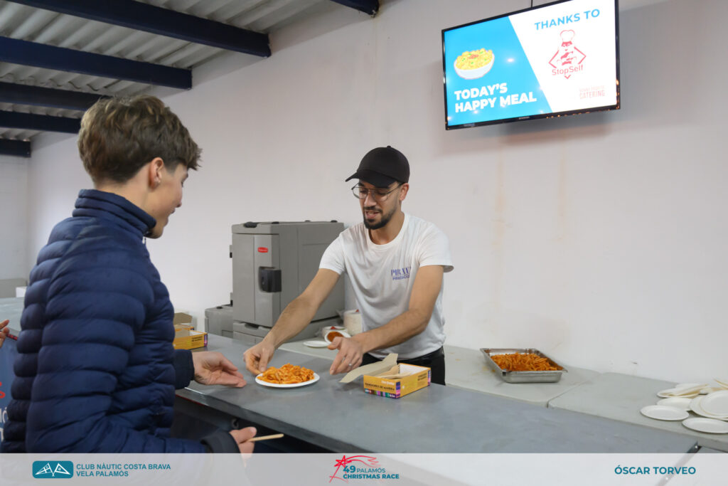 3. Serve Food with Plastic-Free Dinnerware<br>Food and beverages of our "Happy Meals" service are served using reusable, compostable, or recyclable dinnerware to reduce plastic waste and support environmentally responsible event operations.