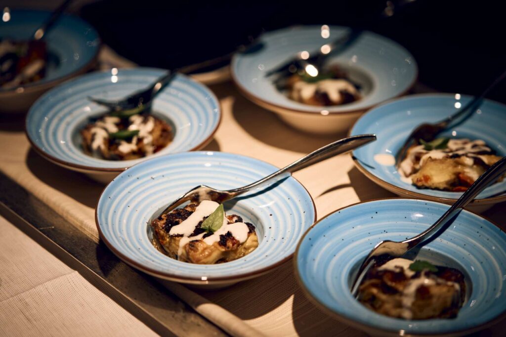 3. Serve Food with Plastic-Free Dinnerware<br>During the after-race refreshments, food and drinks were served using lower-impact disposable tableware, including biodegradable cellulose pulp plates, paper cups and wooden cutlery, avoiding conventional single-use plastic items.
For the social events, reusable tableware was used, including ceramic plates, glassware and metal cutlery, further reducing the use of disposable materials.