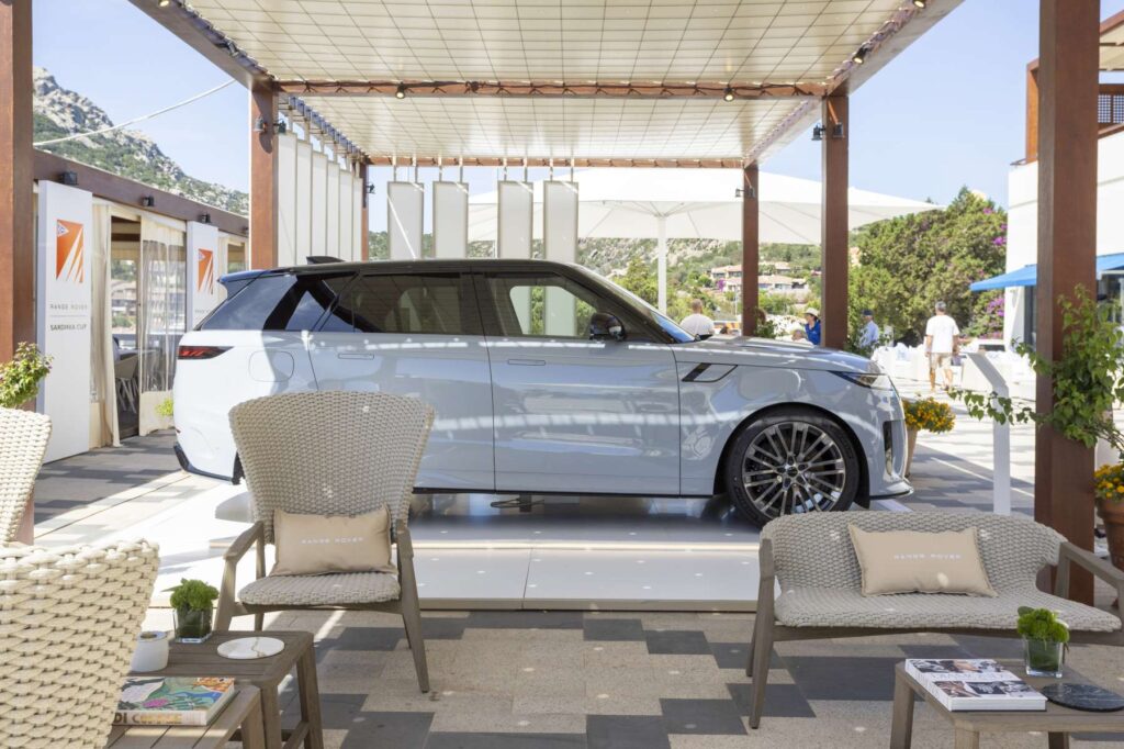 18. Promote Alternative Transportation<br>Transfer services were provided during the event by the YCCS Institutional Partner Range Rover. The transfers are available to owners, crews, media guest and staff working at the event