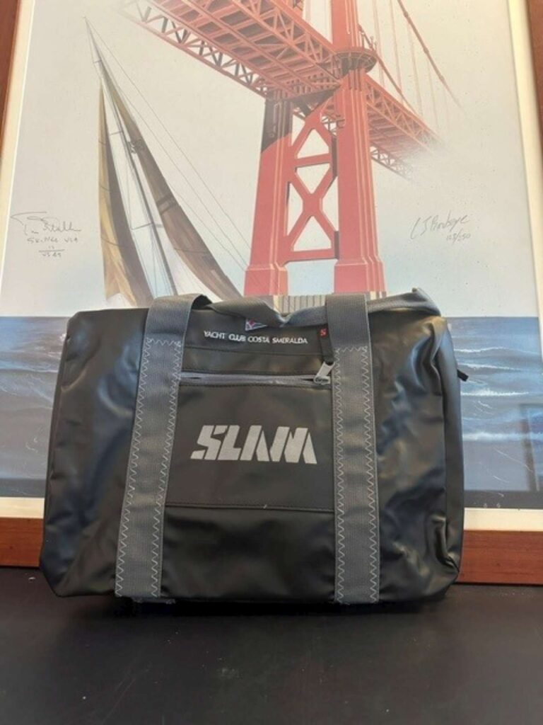 4. Skip Bags or Go Reusable<br>Reusable bags were given during the event on the occasion of the teams registrations