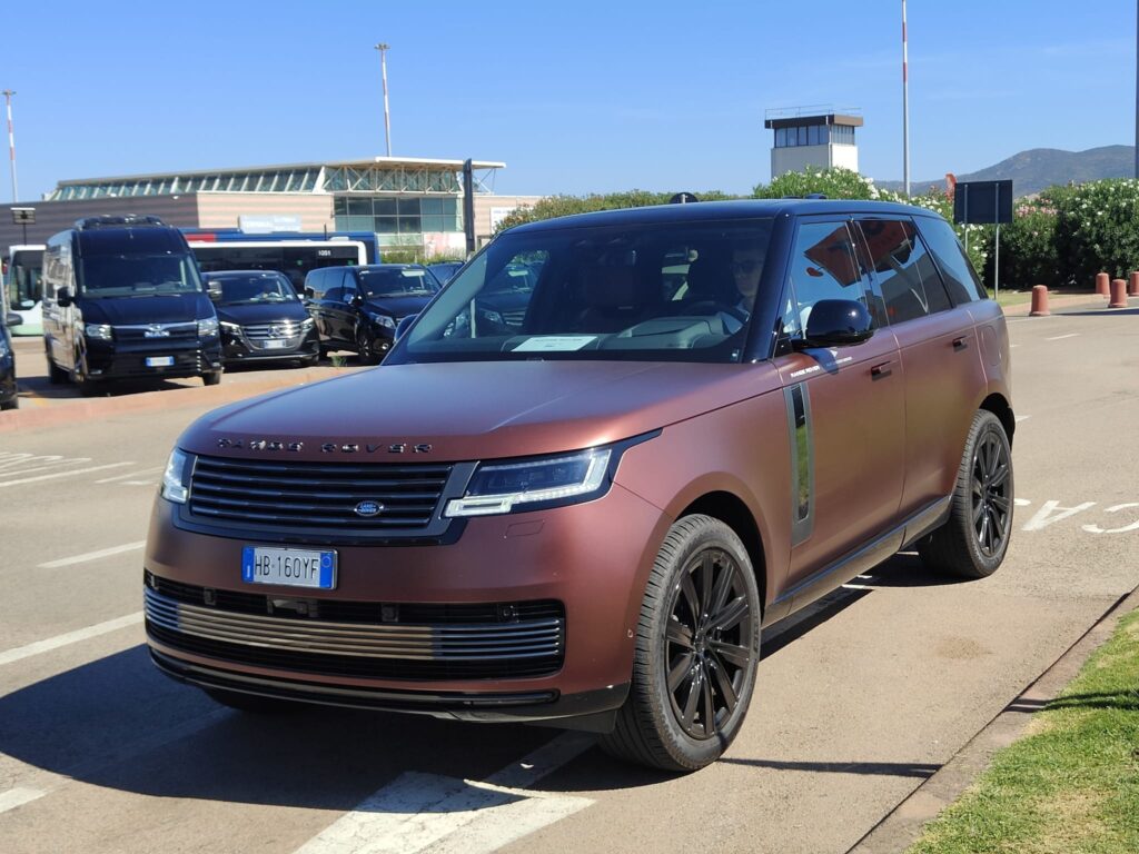 18. Promote Alternative Transportation<br>Transfer services were provided during the event by the YCCS Institutional Partner Range Rover. The transfers are available to owners, crews, media guest and staff working at the event.