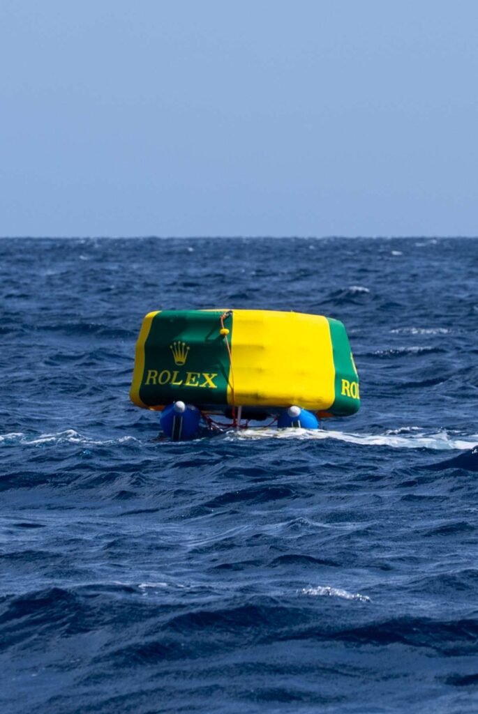 19. Reduce Day-of Emissions<br>During the regattas, electric buoys equipped with a GPS positioning system were used. By maintaining their position without traditional anchors, these buoys helped reduce impacts on the seabed and the marine environment.