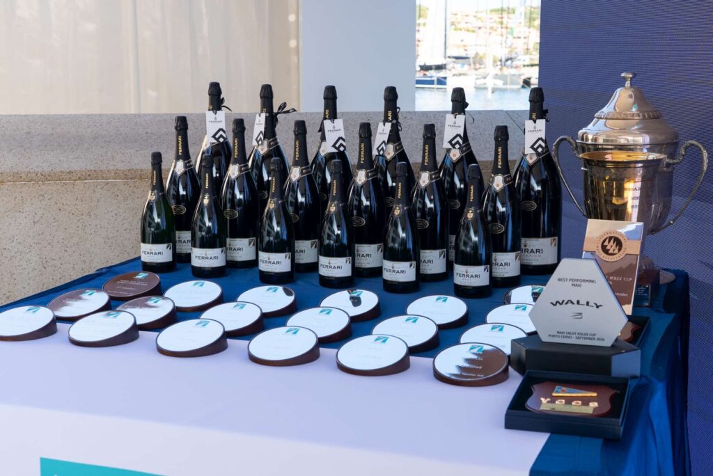 5. Award Practical Items or Use a Perpetual or Upcycled Trophy<br>The winners were awarded perpetual trophies, while special and partner awards consisted of valuable prizes.